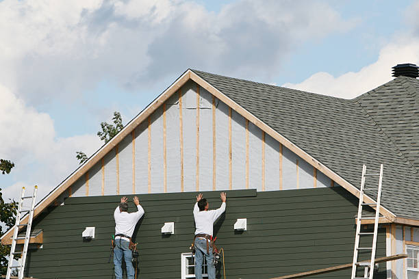 Professional Siding technician working in Chappells, SC